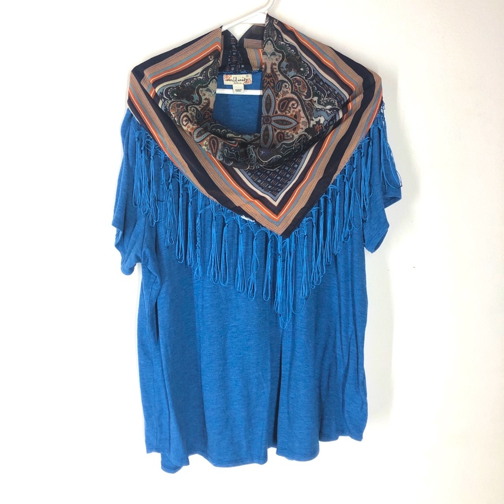 World unity T-shirt with fringe scarf